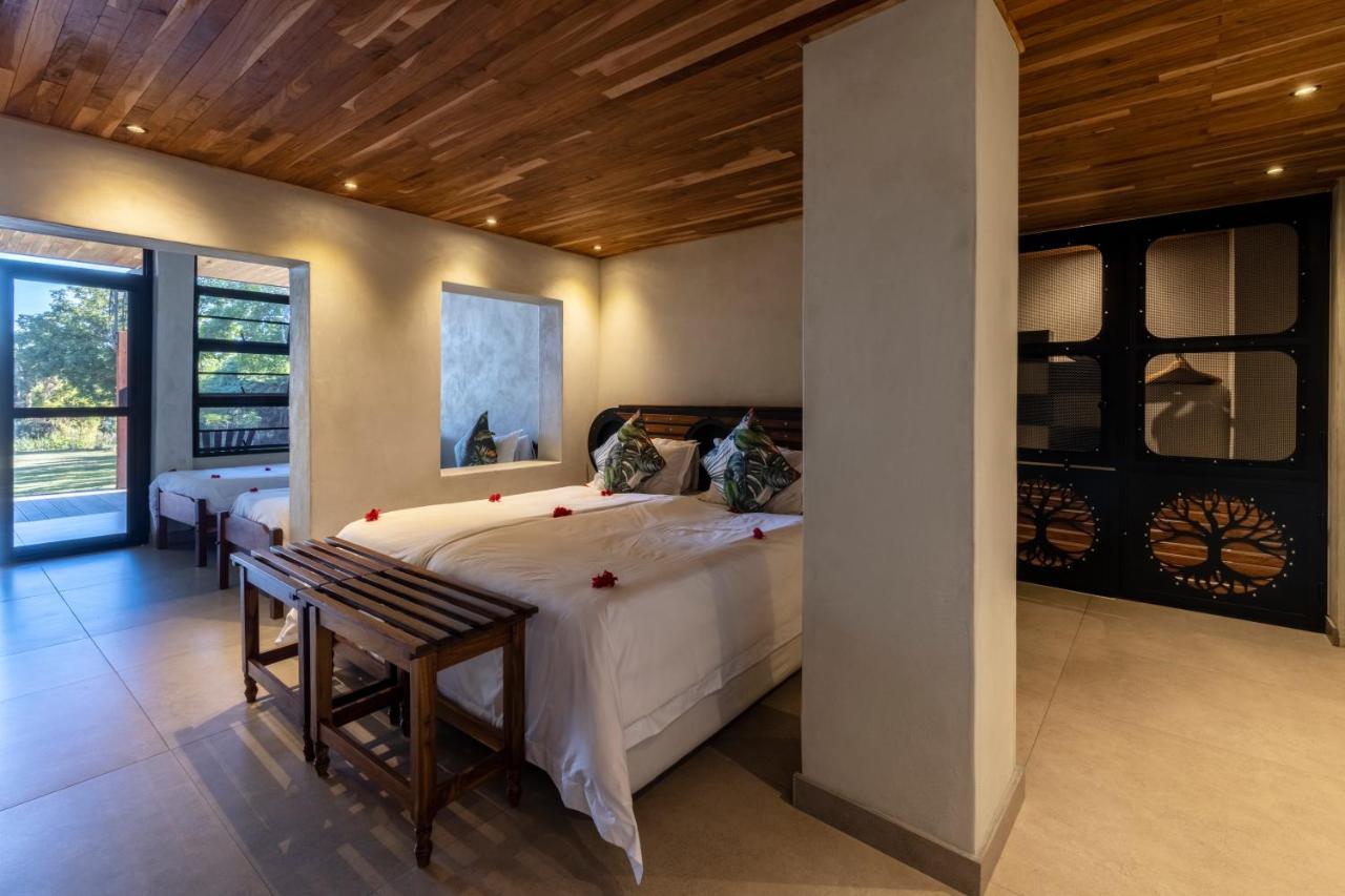 Chobe River Lodge คาซาเนอ ภายนอก รูปภาพ