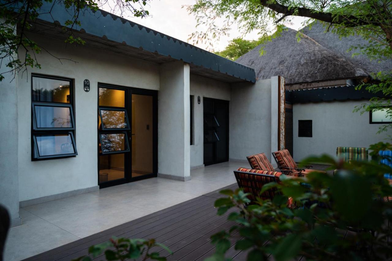 Chobe River Lodge คาซาเนอ ภายนอก รูปภาพ