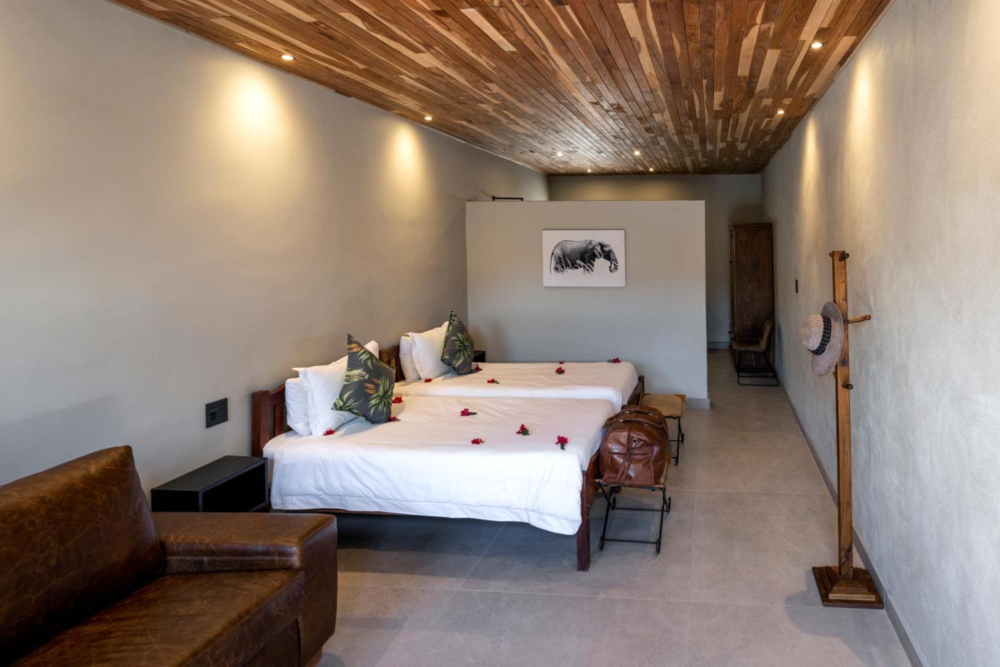 Chobe River Lodge คาซาเนอ ภายนอก รูปภาพ
