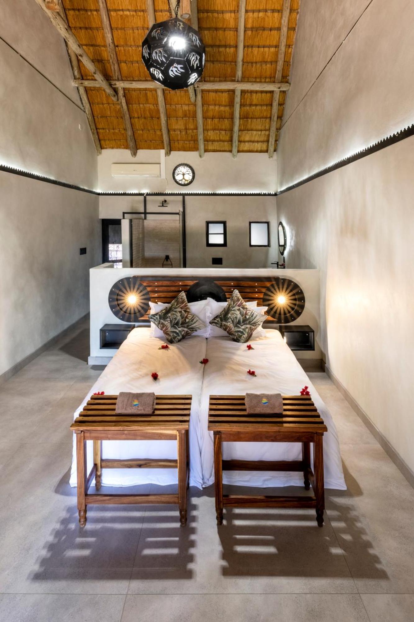 Chobe River Lodge คาซาเนอ ภายนอก รูปภาพ